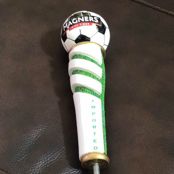 🍻 Magners Beer Tap Handle Football Soccer - Picture 2 of 5